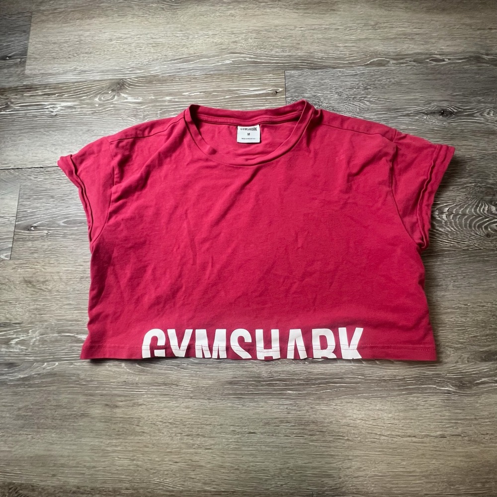 Gymshark‎ Crop Top Women Medium Red Logo Short Sleeve Workout Tee Athleisure